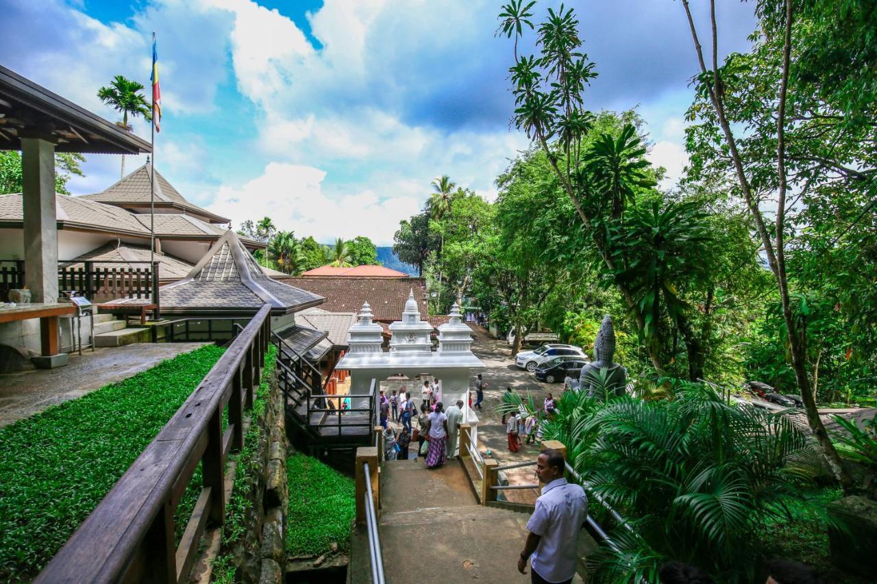 Lavenro Hotel & Resort Deniyaya Luaran gambar