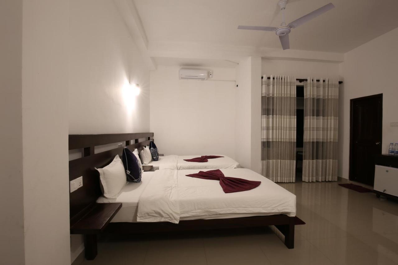 Lavenro Hotel & Resort Deniyaya Luaran gambar