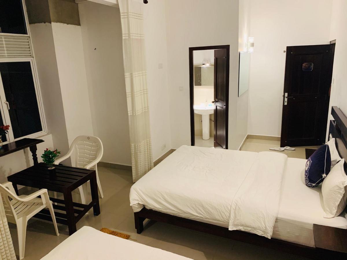 Lavenro Hotel & Resort Deniyaya Luaran gambar