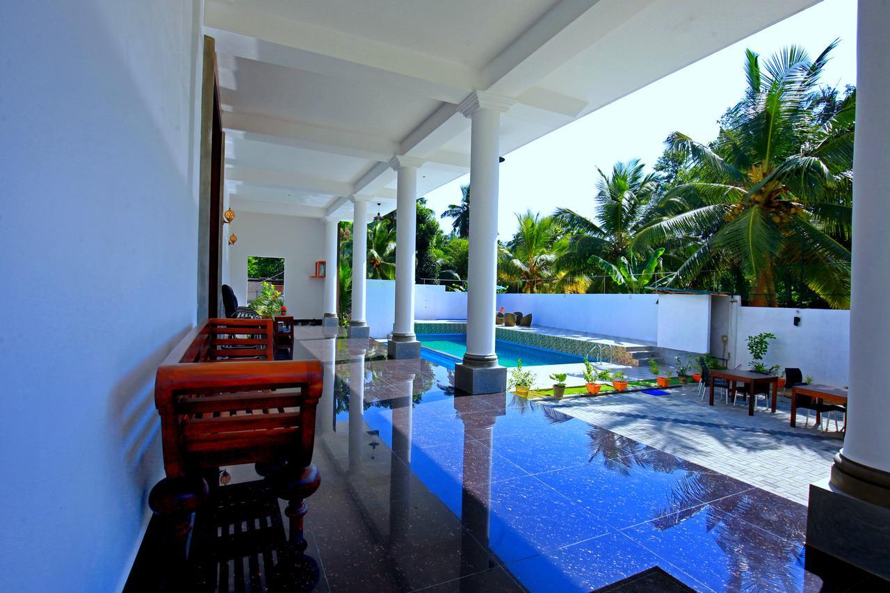 Lavenro Hotel & Resort Deniyaya Luaran gambar