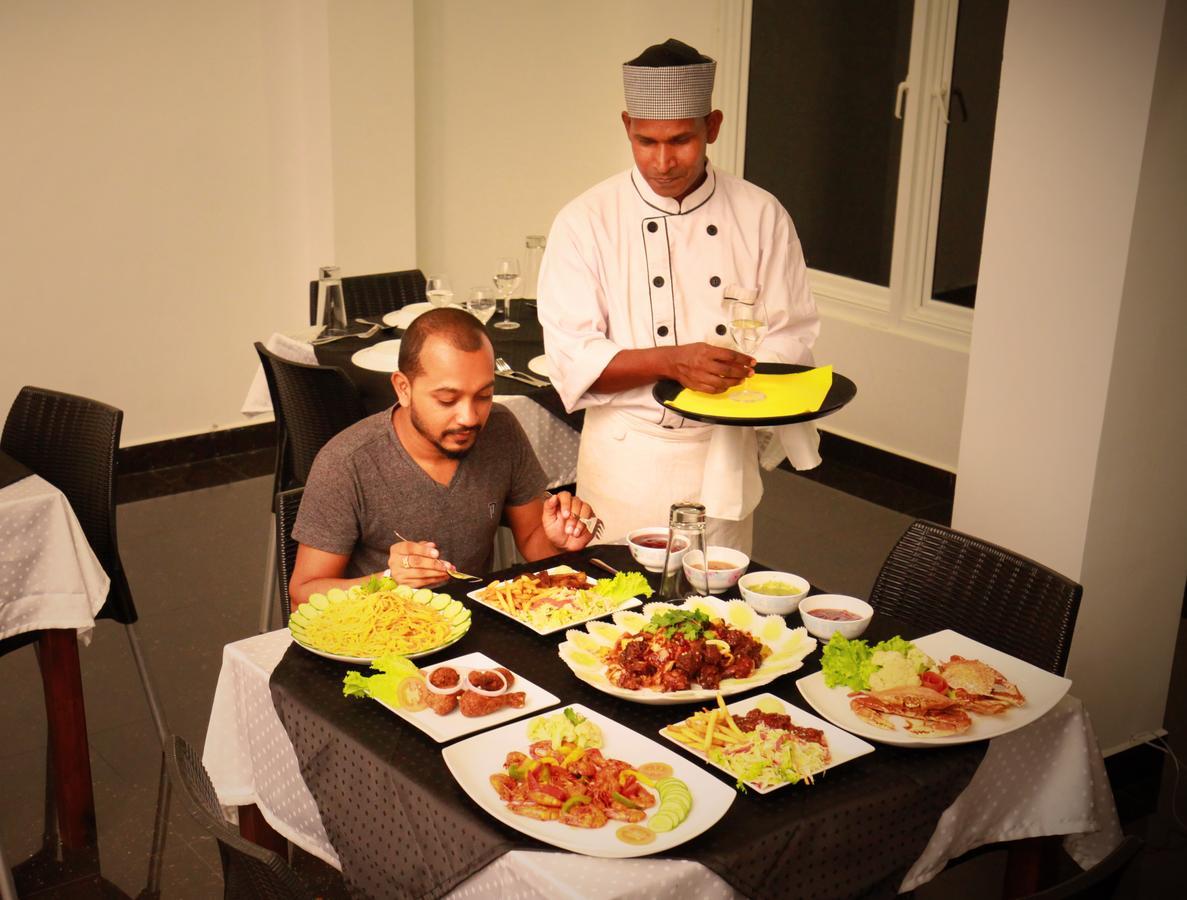 Lavenro Hotel & Resort Deniyaya Luaran gambar