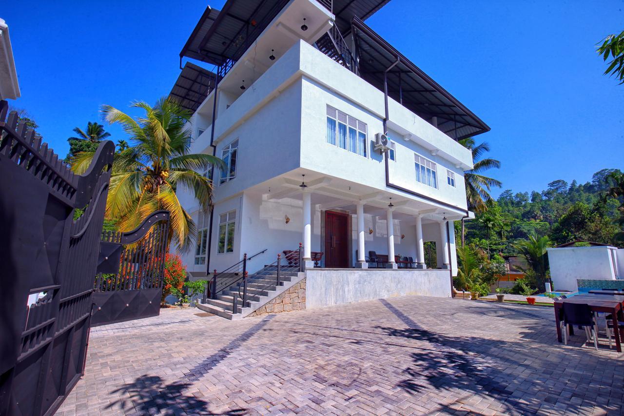 Lavenro Hotel & Resort Deniyaya Luaran gambar