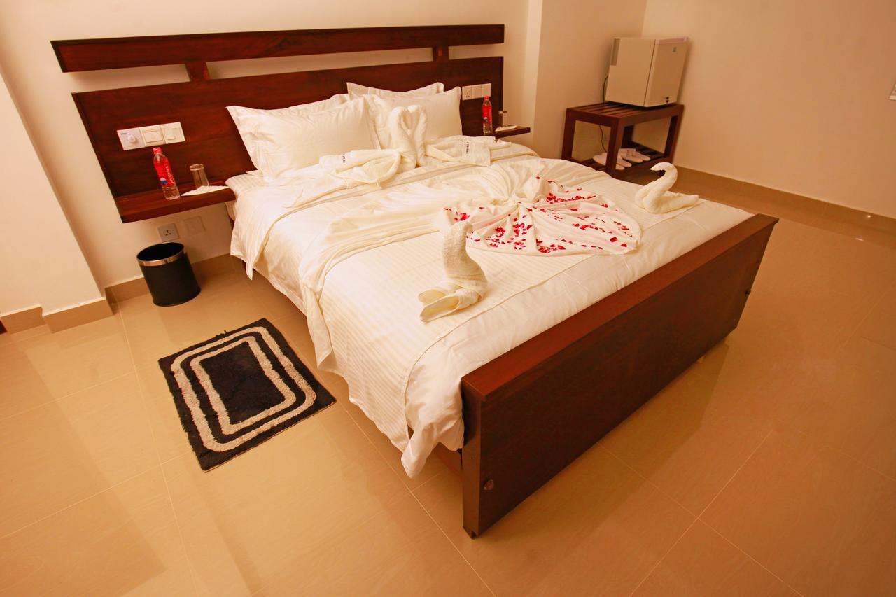 Lavenro Hotel & Resort Deniyaya Luaran gambar
