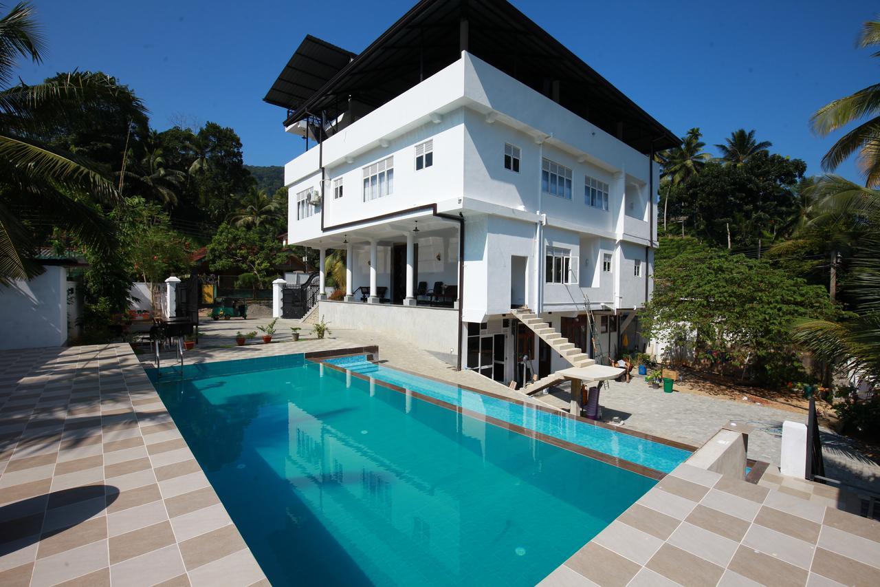Lavenro Hotel & Resort Deniyaya Luaran gambar